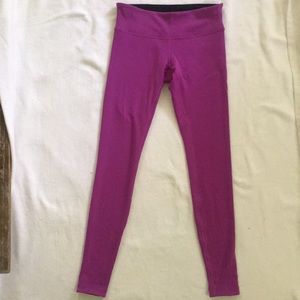 Reversible Lululemon leggings in magenta/black